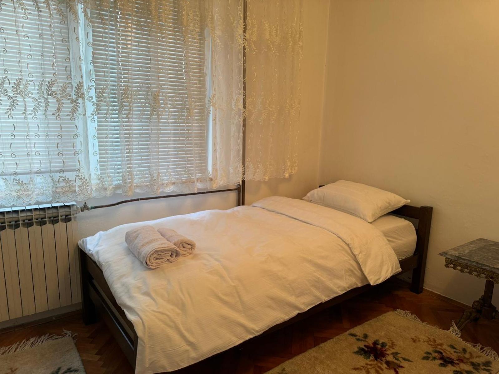 Family & Friends -free Parking Apartment
